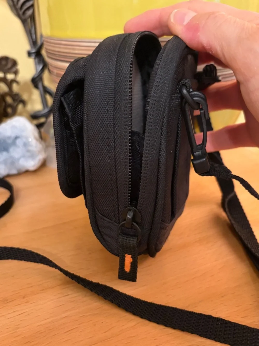 Lowepro Camera Bag Small Zip Pockets Black Shoulder Strap ELPH Coolpix Powershot